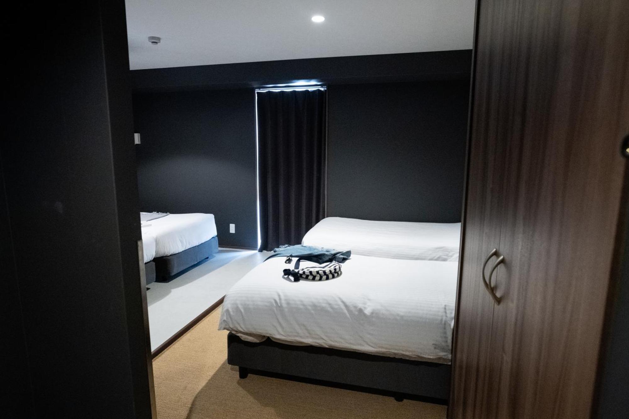 Wayfarer Shinsaibashi Hotell Osaka Rum bild