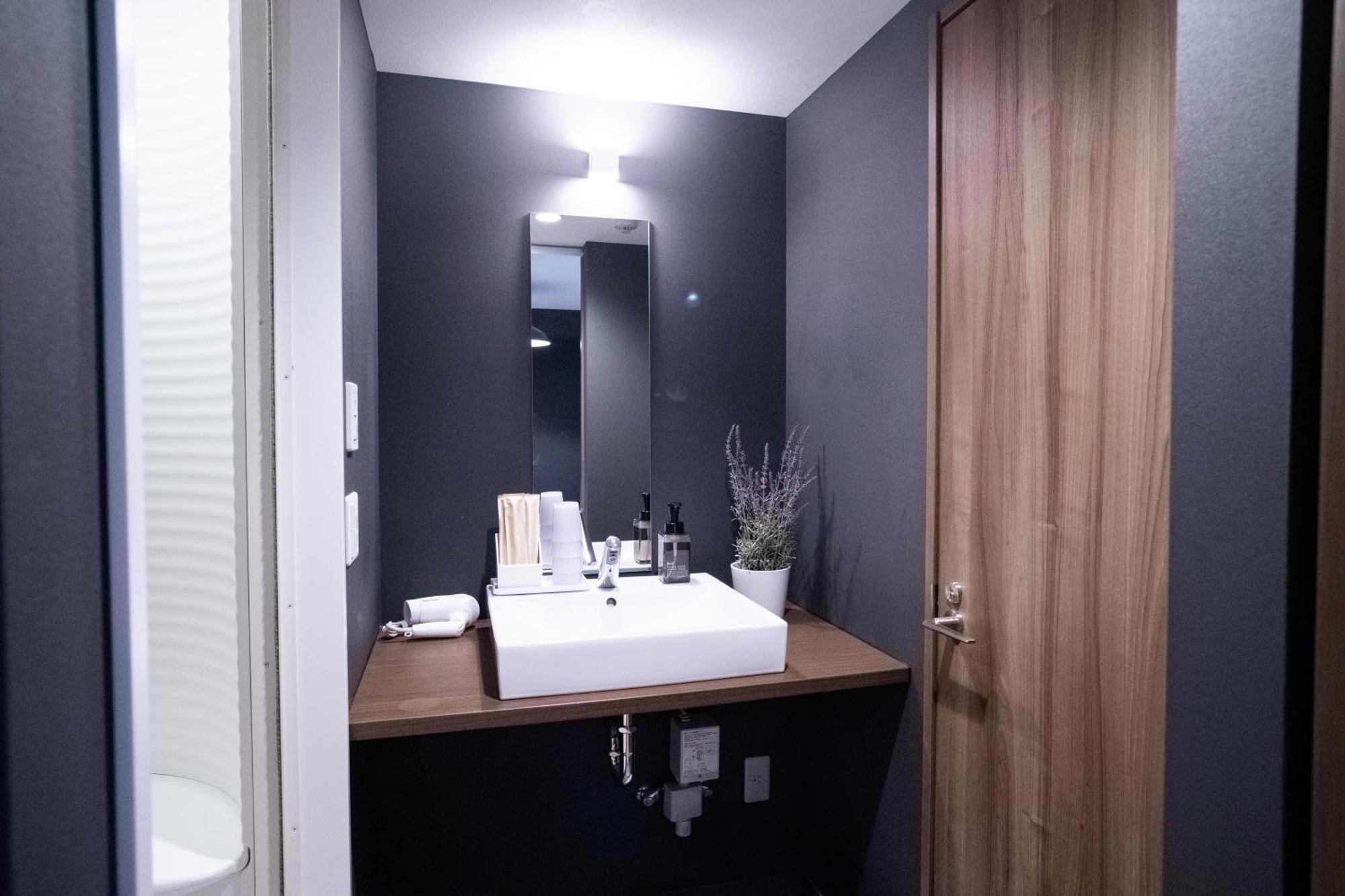 Wayfarer Shinsaibashi Hotell Osaka Rum bild