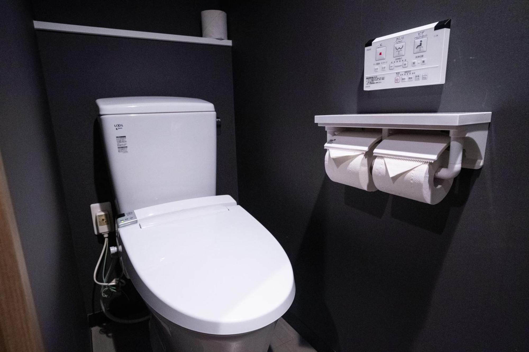 Wayfarer Shinsaibashi Hotell Osaka Rum bild