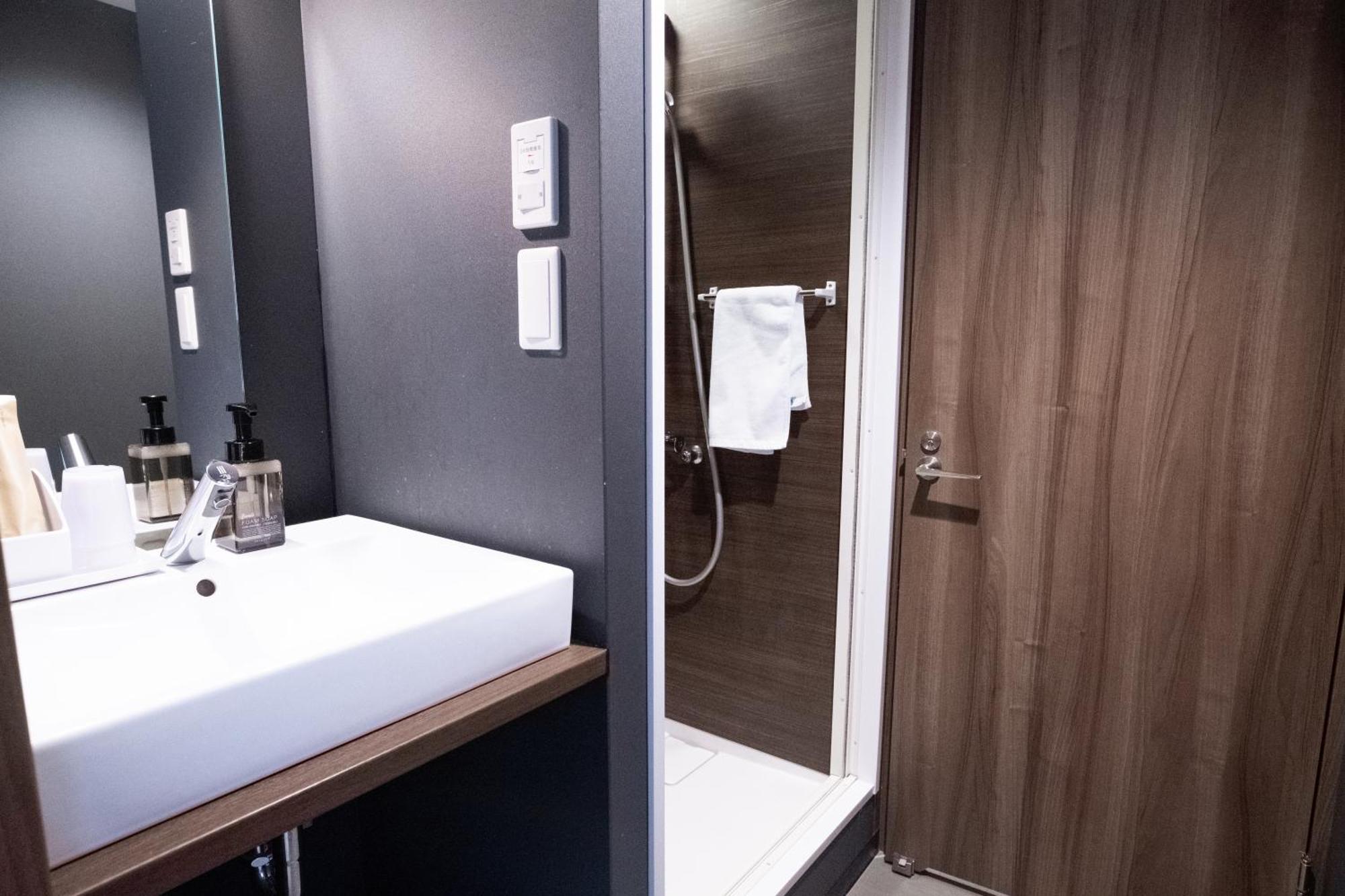 Wayfarer Shinsaibashi Hotell Osaka Rum bild