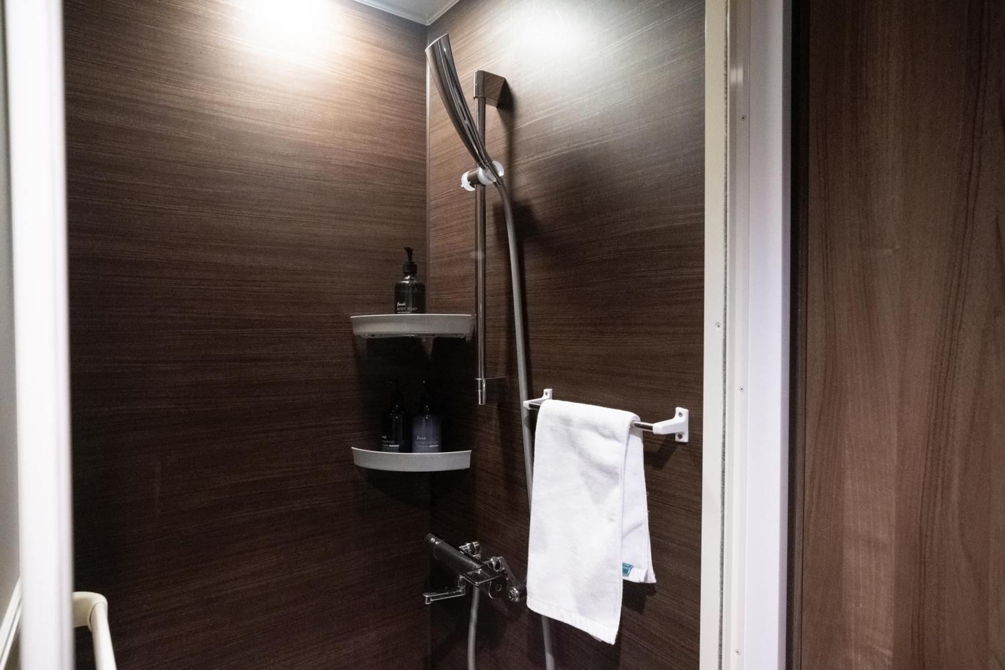 Wayfarer Shinsaibashi Hotell Osaka Rum bild